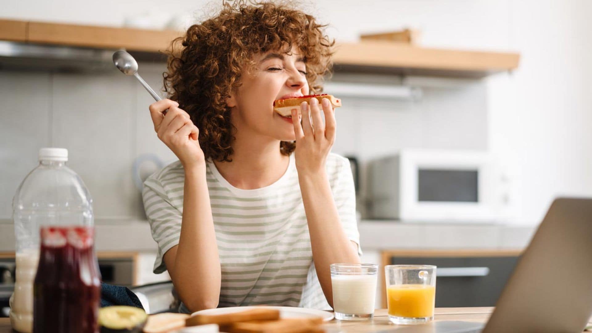 ¿Es buena idea incluir proteínas en un desayuno saludable?