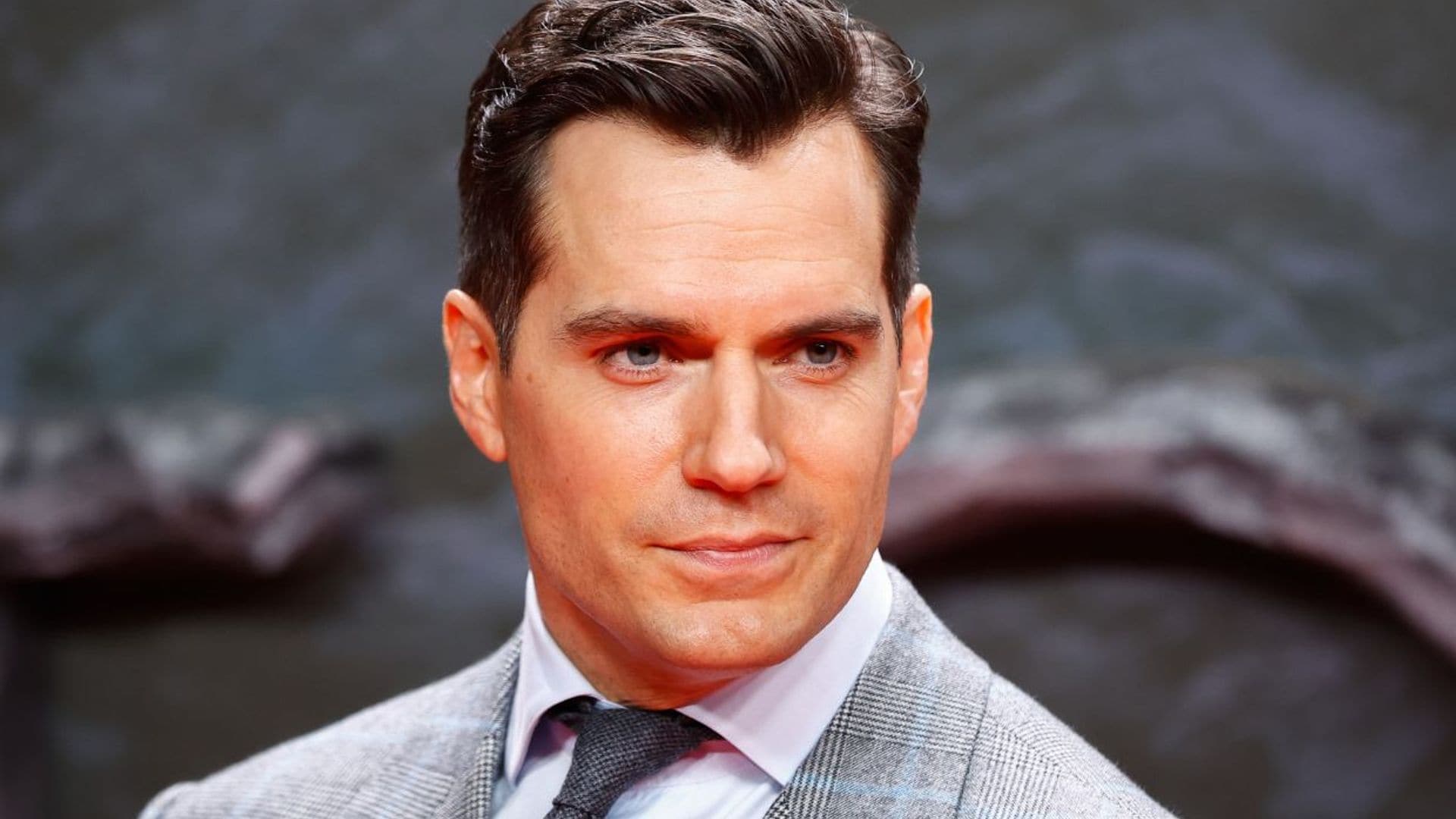 Henry Cavill deja por sorpresa 'The Witcher' y lo sustituye Liam Hemsworth: estos son los motivos