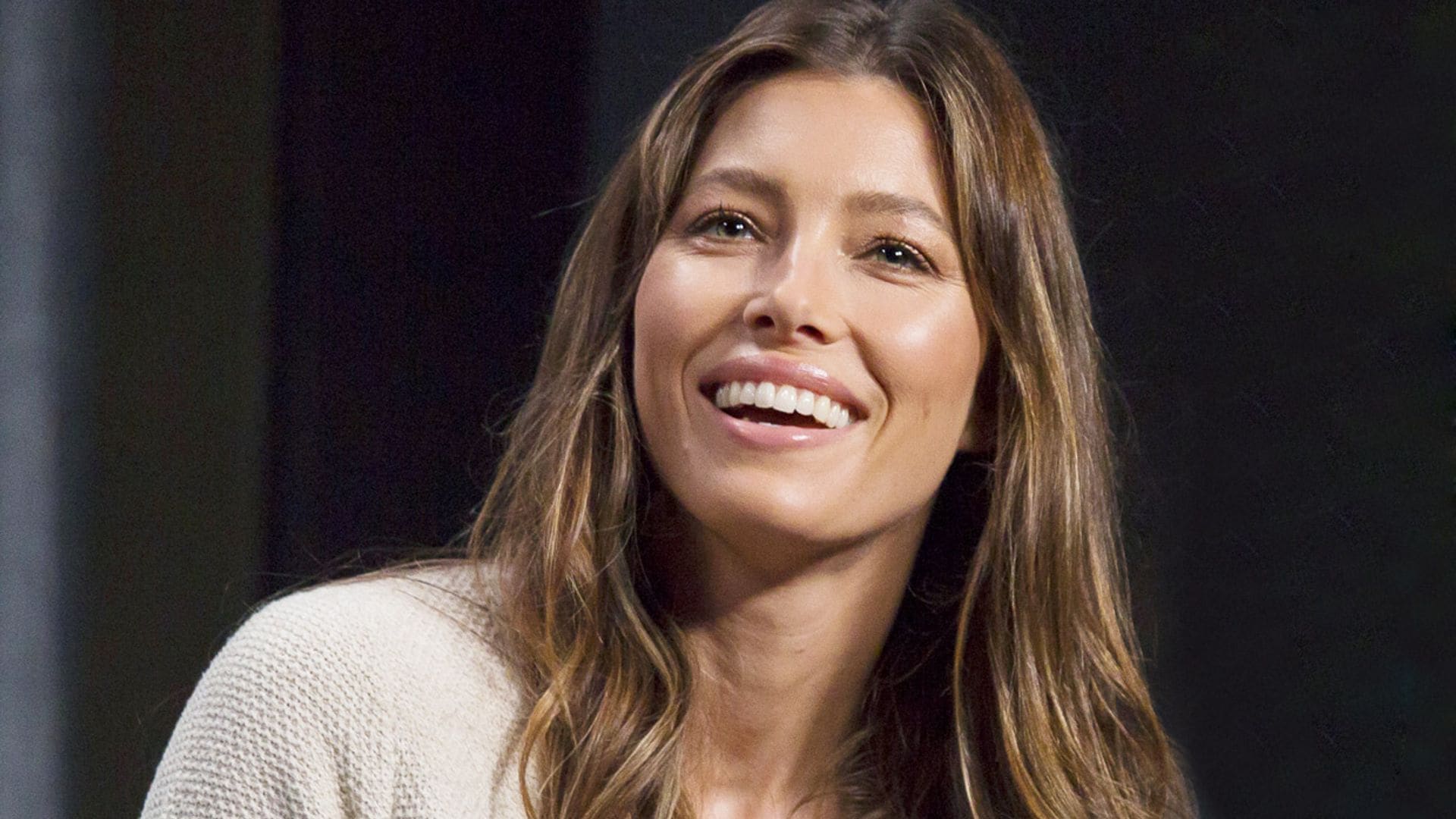 Jessica Biel bromea con su look de cuarentena: 'He encontrado a mi doble perruno'