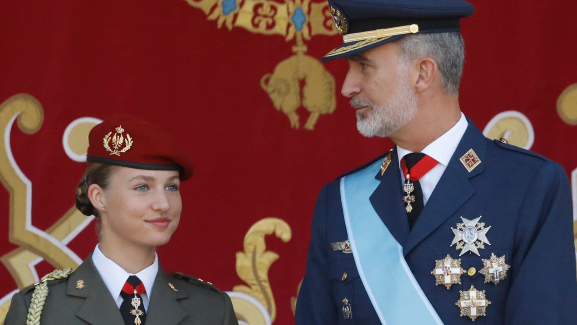 Del saludo a las autoridades al homenaje a los caídos: el estreno de Leonor como militar en la Fiesta Nacional