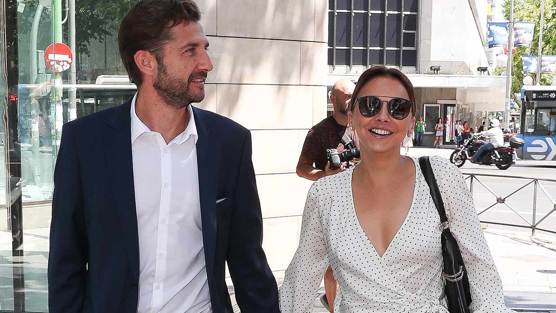 La romántica declaración (con beso incluido) de Chenoa a Miguel Sánchez Encinas