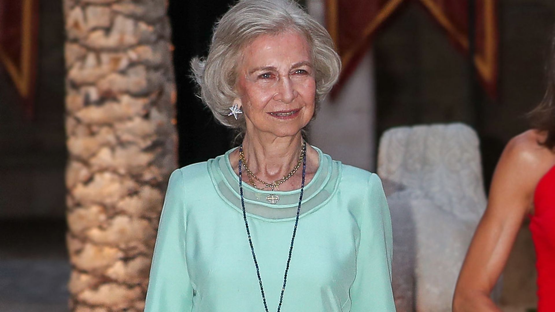 Del traje 'Letizia' a los 'palazzo': el nuevo estilo de la reina Sofía, en 9 claves