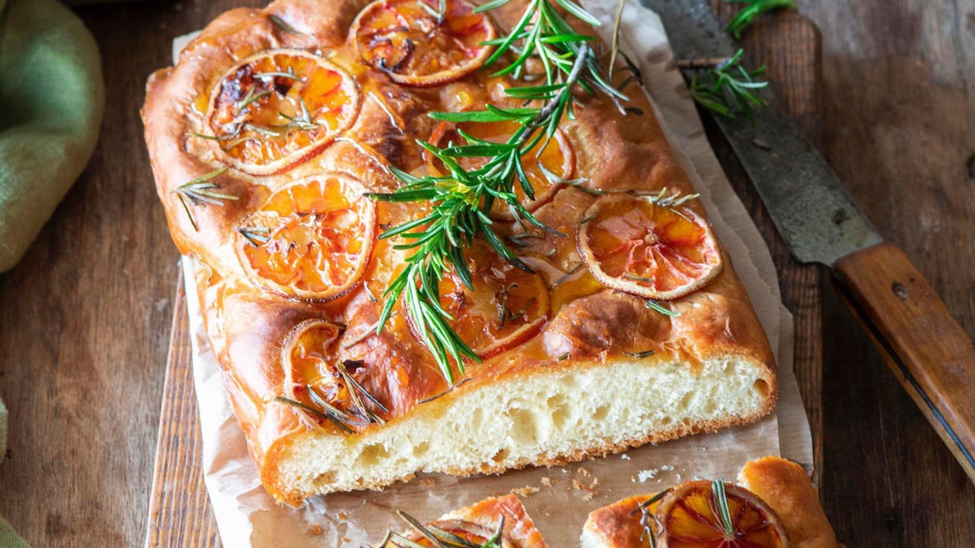 Focaccia de naranja sanguina y romero