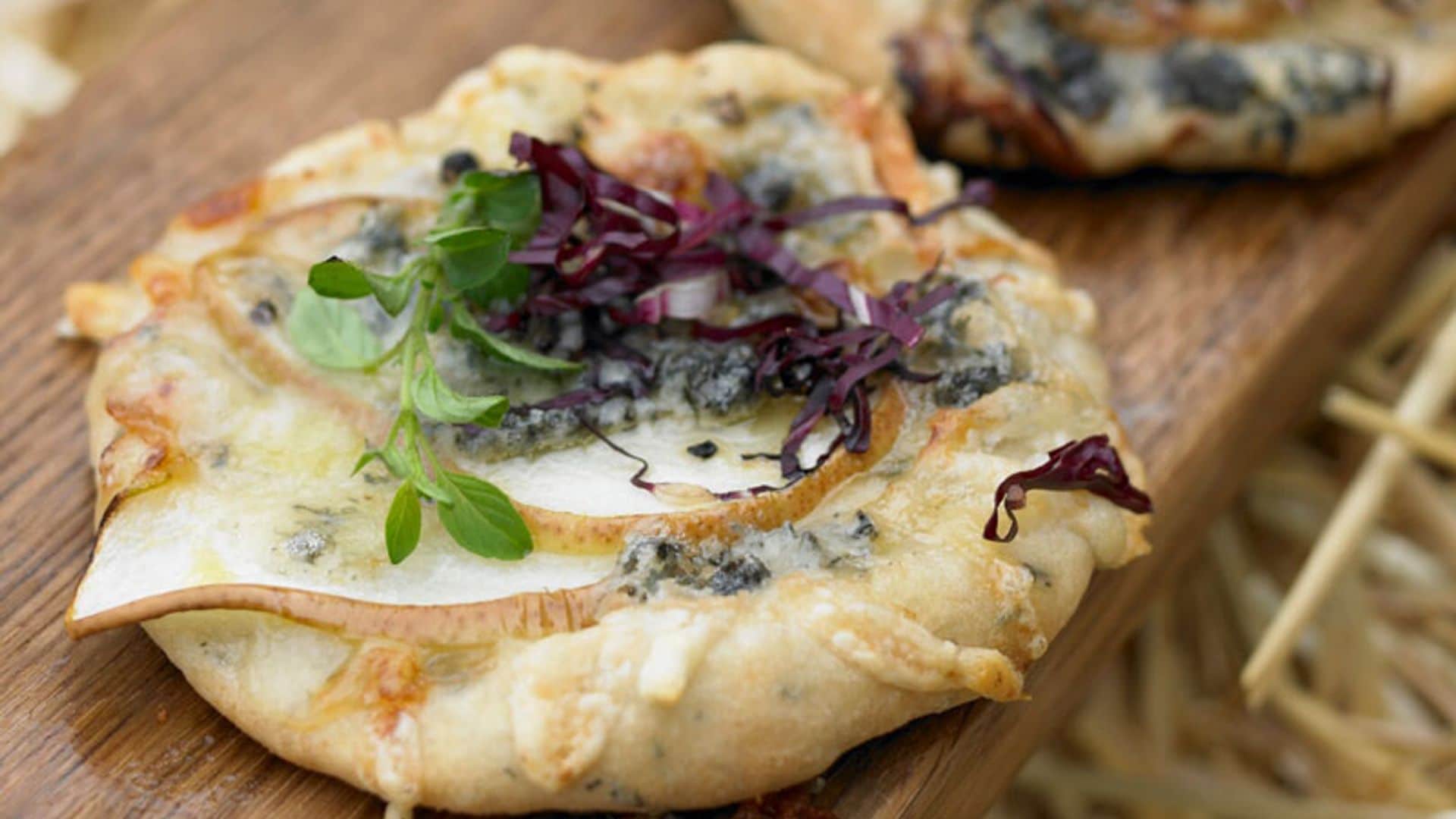 'Pizzetas' con pera, Gorgonzola y 'radicchio'