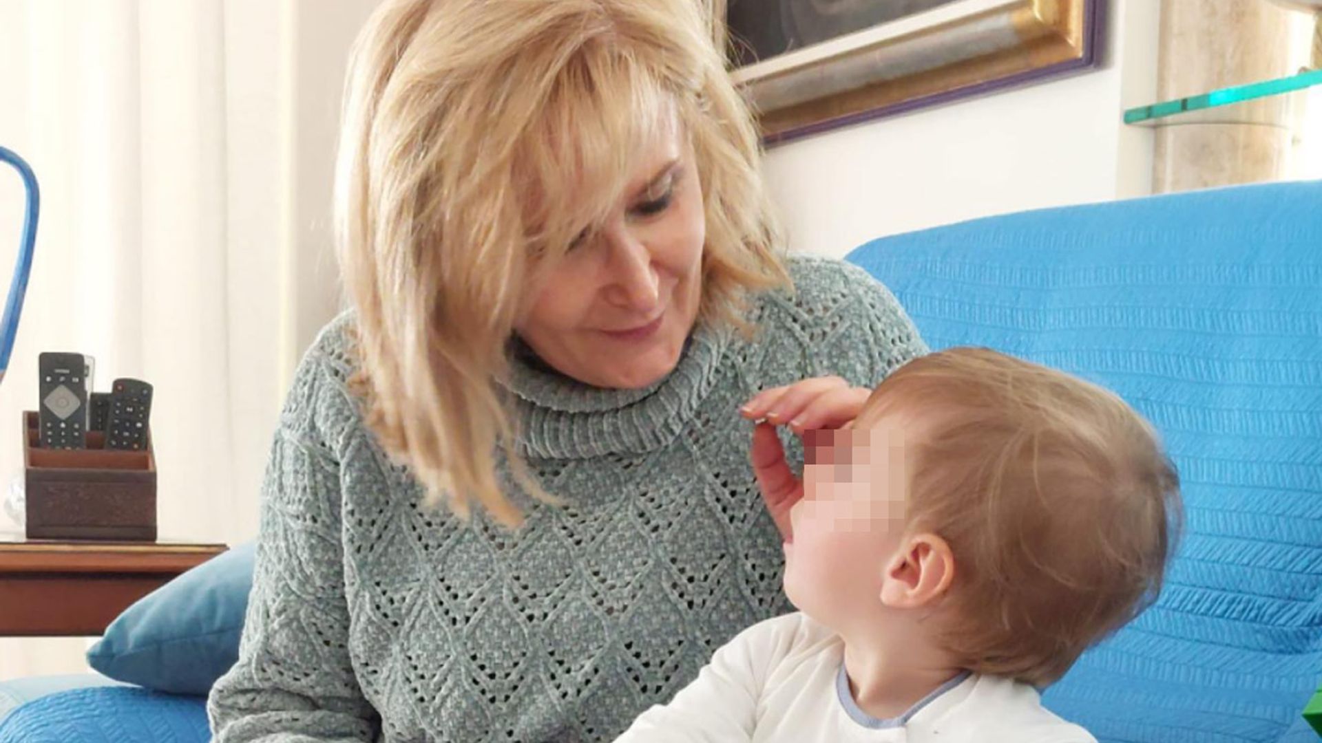 Nieves Herrero presume muy orgullosa de su nieto y cuenta por qué es una abuela 'atípica'