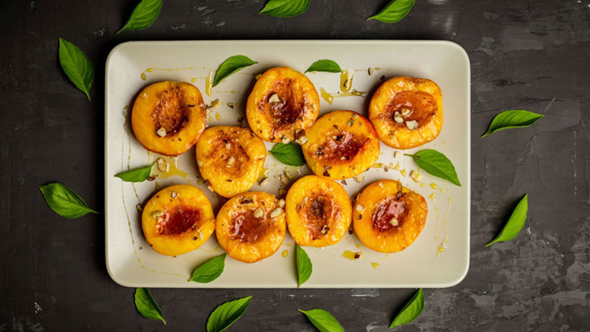 Melocotones con nueces y miel