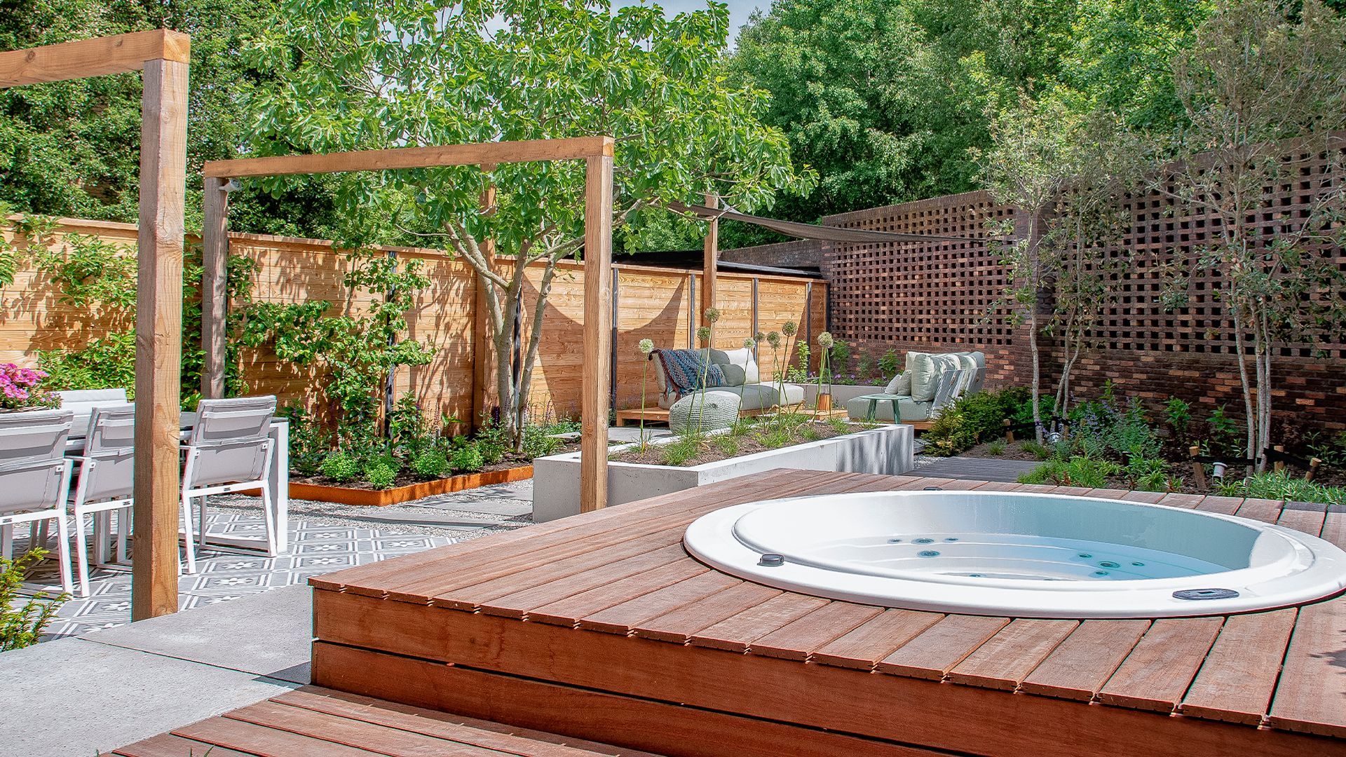 Lo que debes instalar en tu terraza para convertirla en un spa este verano