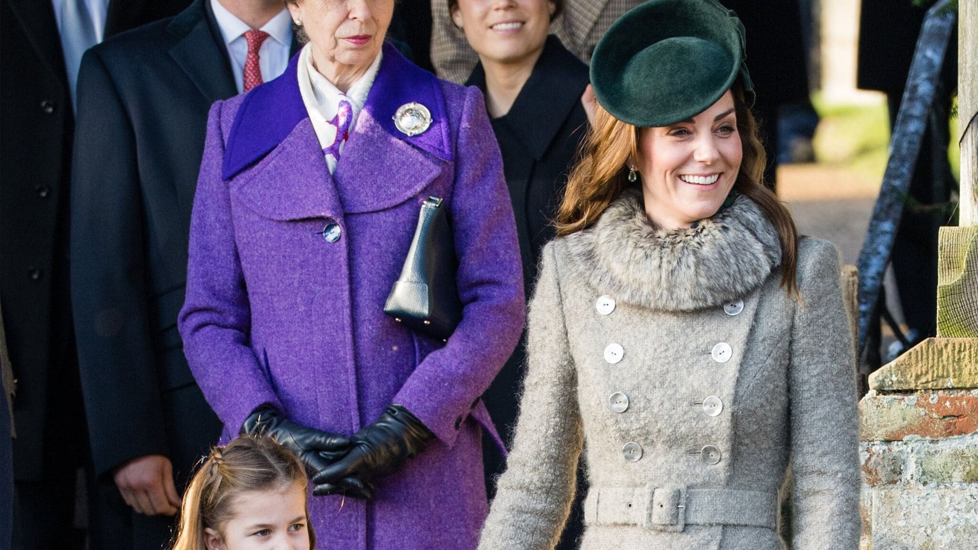 El tierno y coqueto gesto que la princesa Charlotte le ha copiado a su madre
