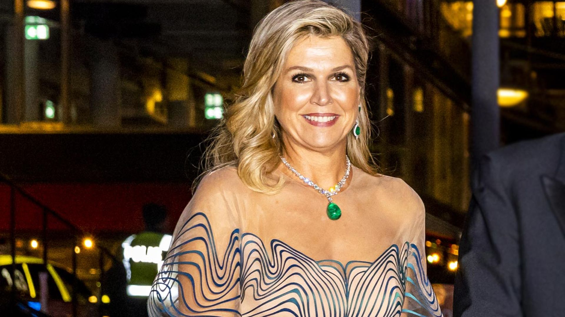 La fabulosa esmeralda desmontable y otras elecciones de moda de Máxima en Suecia