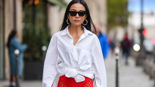mujer camisa blanca