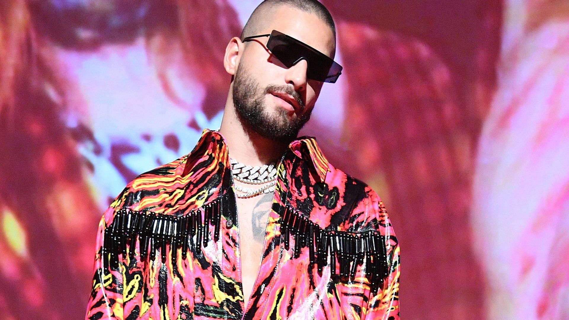 Maluma comparte la emoción por su nominación en los Grammy con la mujer de su vida