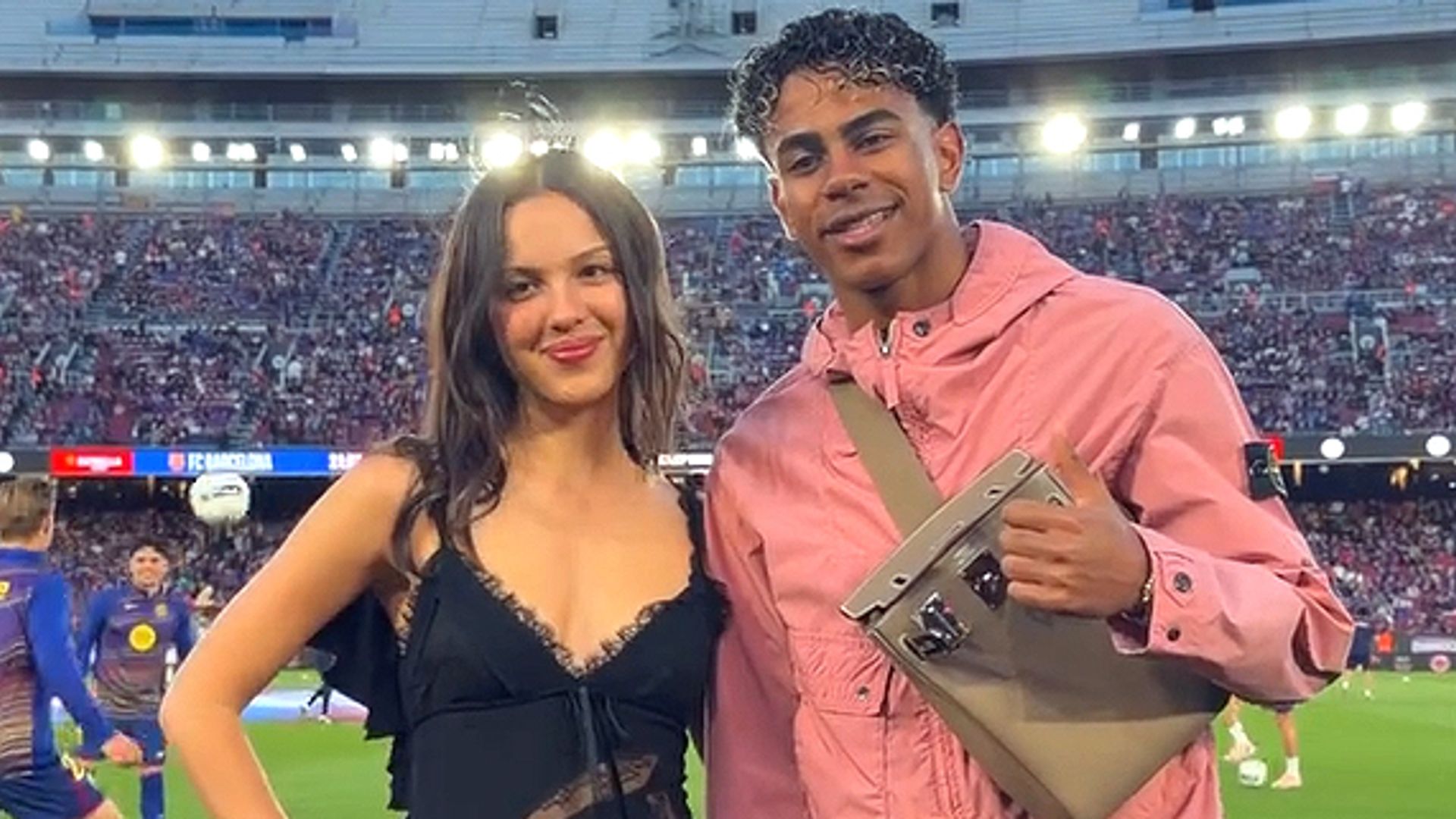 La química entre Olivia Rodrigo y Lamine Yamal, lo más comentado del Clásico: el momentazo, en vídeo