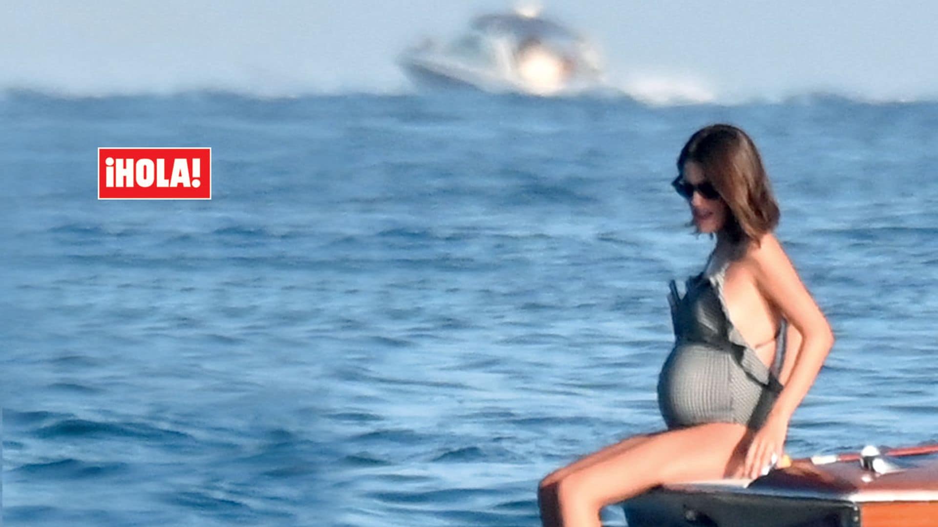 Exclusiva en ¡HOLA!: Sofía Palazuelo, embarazo con mucho estilo en alta mar