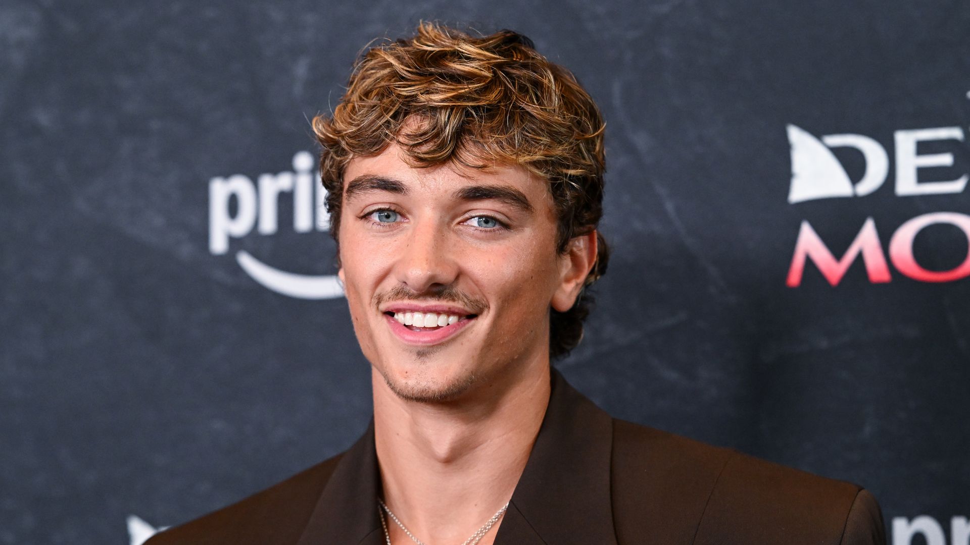 Gavin Casalegno acaba e estrenar su nueva película "La boca del diablo'