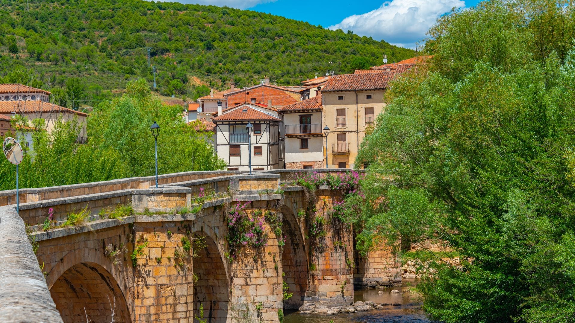Escapadas de otoño: 8 pueblos muy bonitos a menos de 2 horas en coche de Madrid