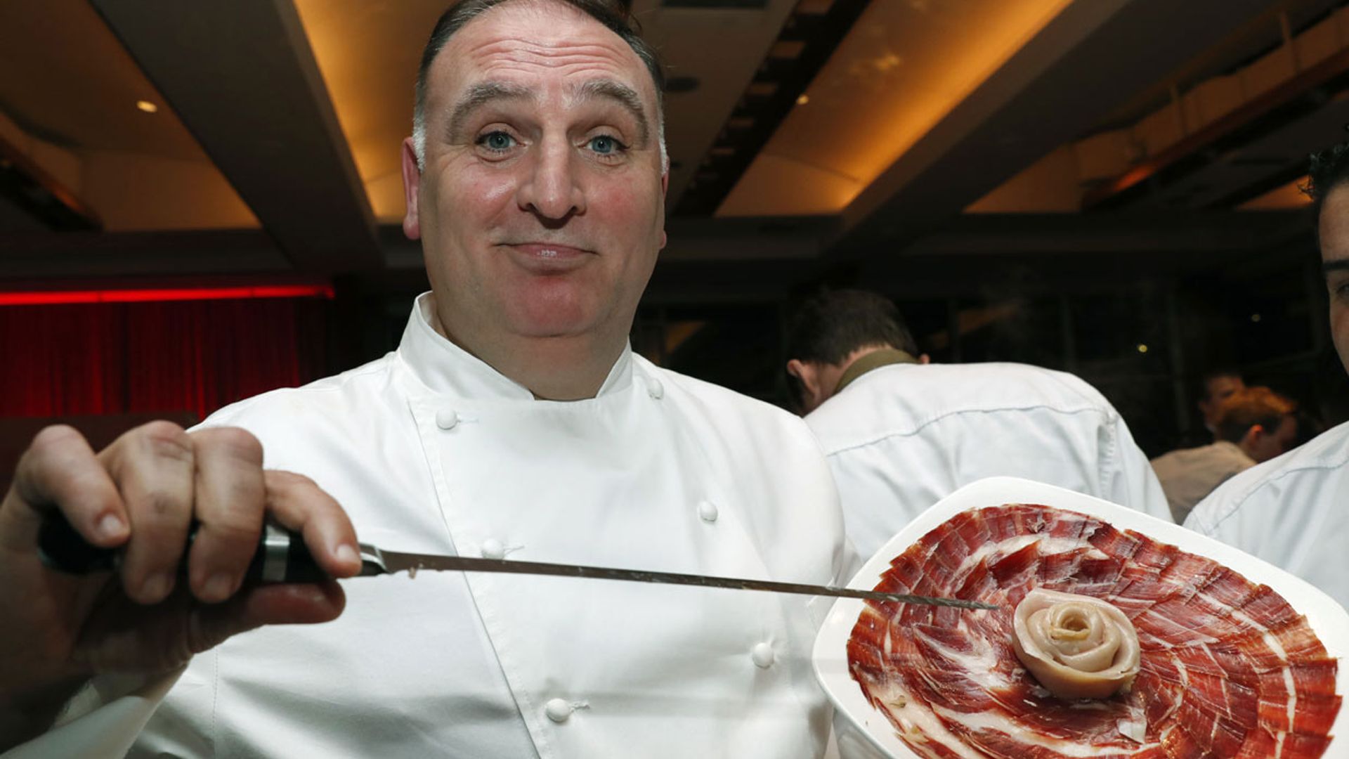Casado, con tres hijas y nominado al Nobel: así es José Andrés, el cocinero más solidario