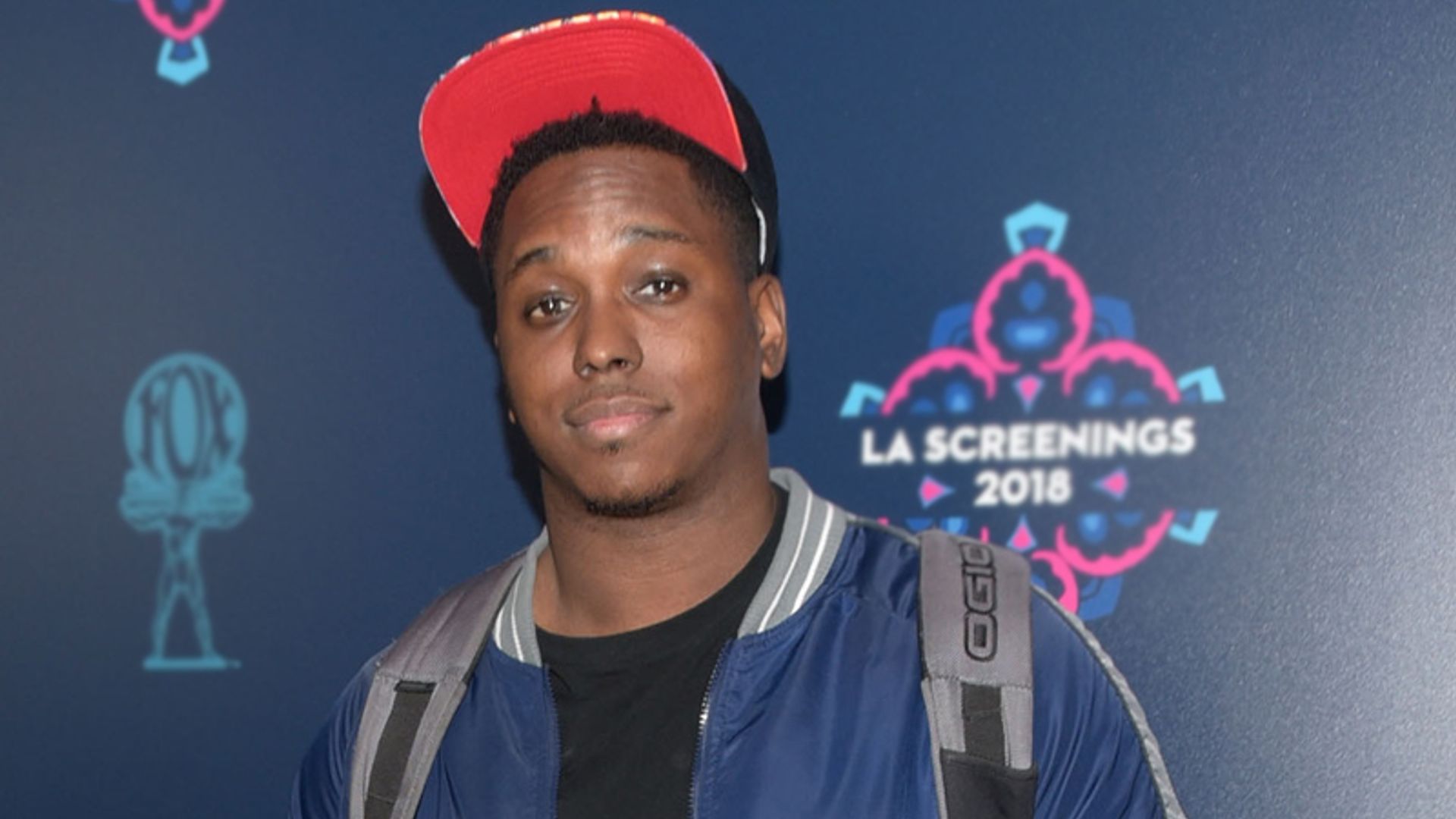 Fallece a los 32 años el cómico y guionista Kevin Barnett