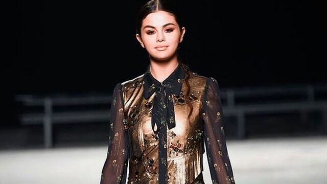selena gomez desfile