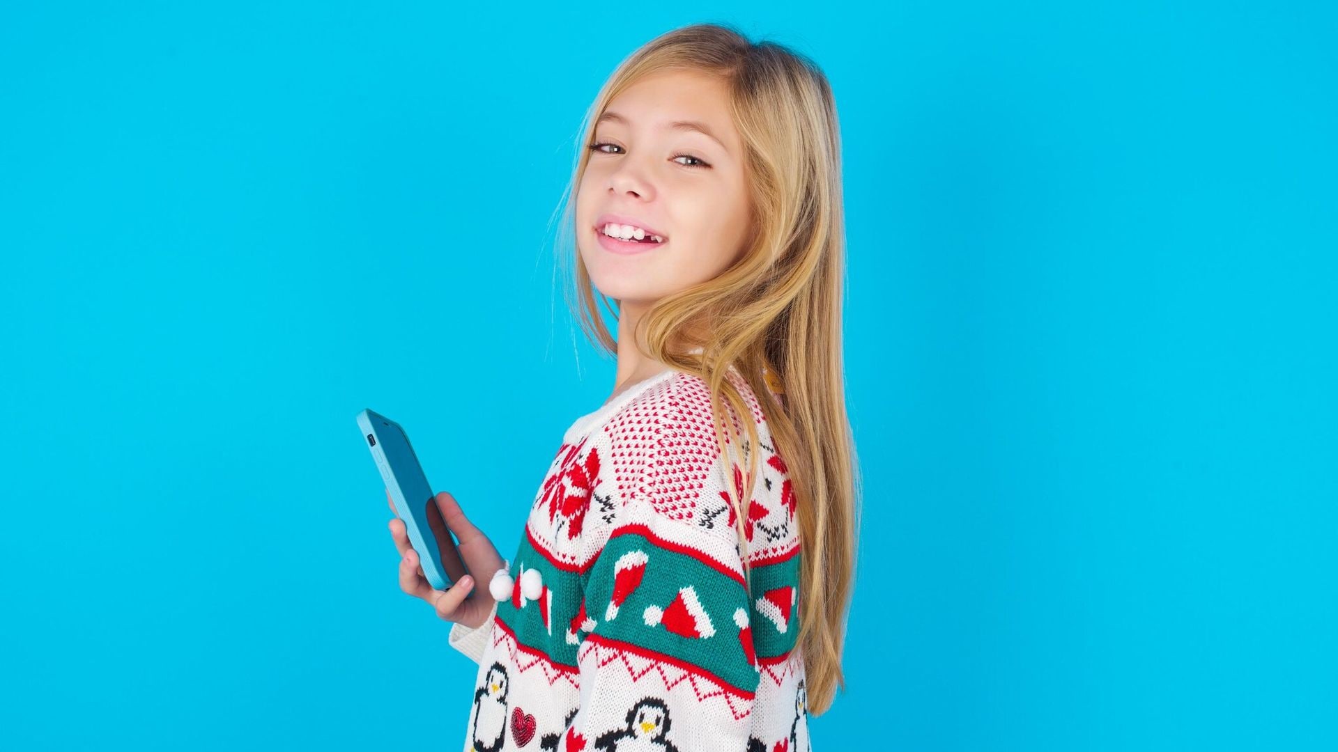 ¿Tu hijo quiere un móvil por Navidad? Todo lo que debes tener en cuenta