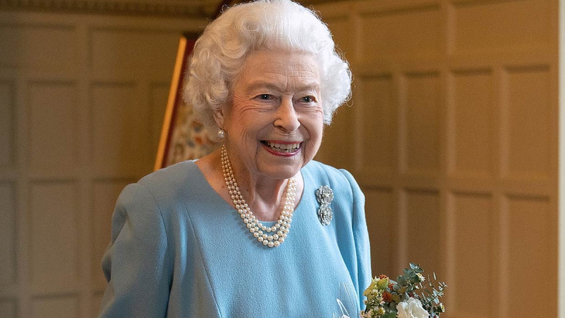 Isabel II, bajo seguimiento médico tras el positivo en covid del príncipe Carlos