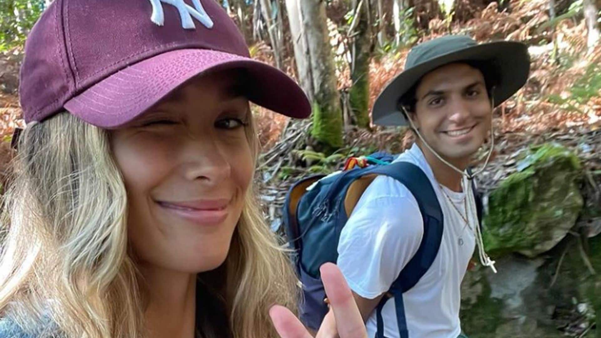 El divertido peregrinaje de María Pombo a Santiago, junto a su excuñado y su numeroso grupo de amigos