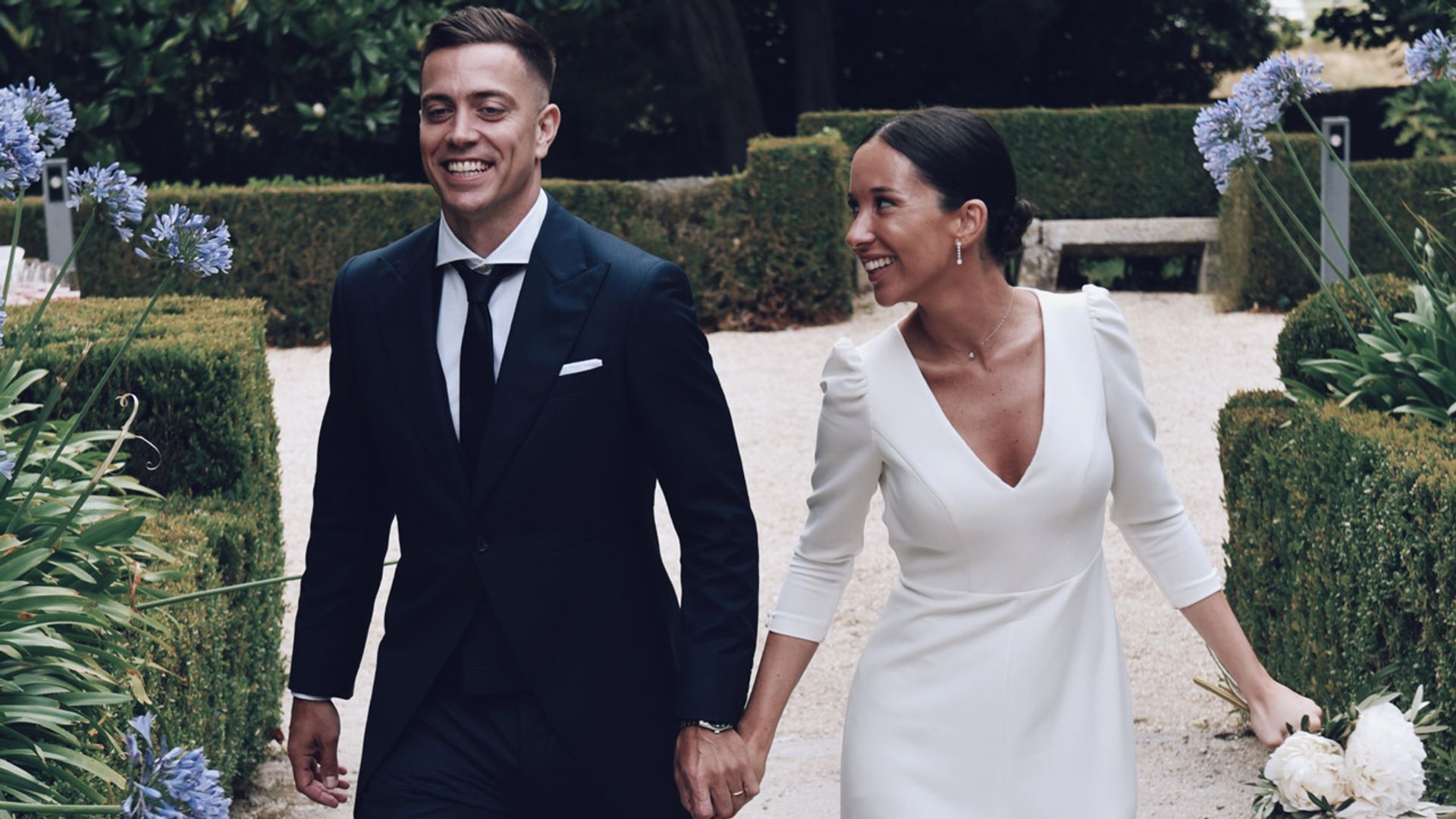 Un vestido sencillo y desmontable para Inés, la novia que se casó en un pazo de Galicia