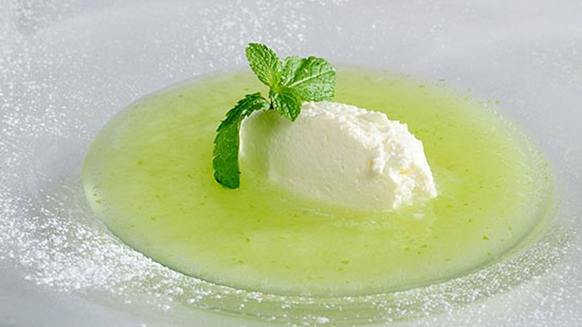 Crema helada de manzanas con 'mousse' de queso