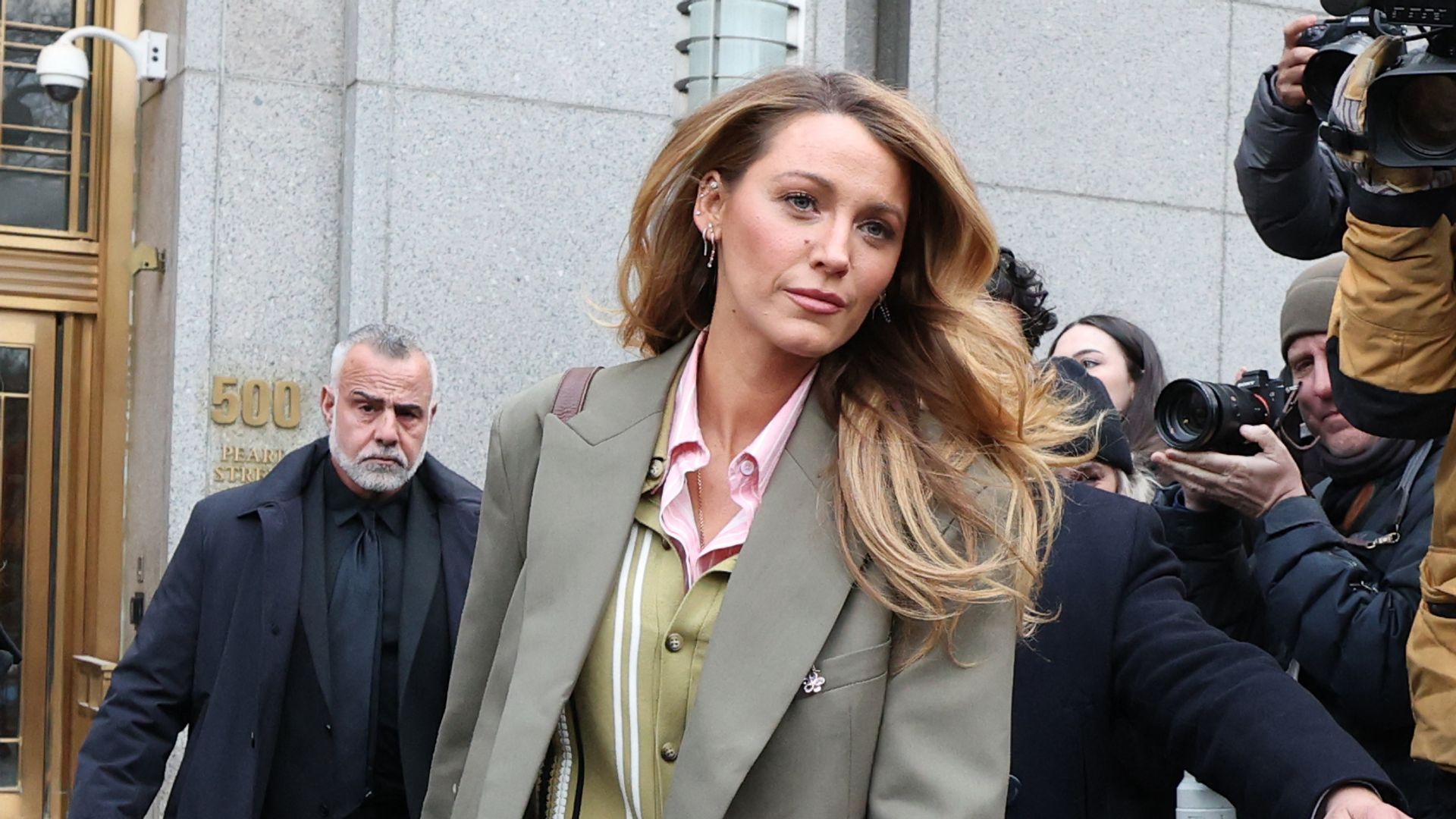 Blake Lively abandona el juzgado inesperadamente tras 6 horas de negociación fallida, mientras Justin Baldoni sonríe a pesar de todo