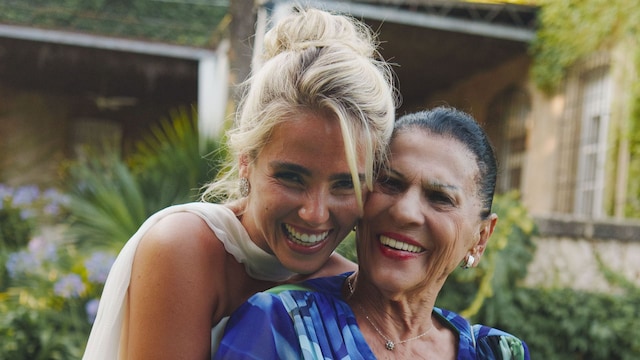 HOLA + Así es la vida actual de Carmen Flores, hermana de Lola Flores a sus casi 89 años: 'Ya tengo once nietos y seis bisnietos'