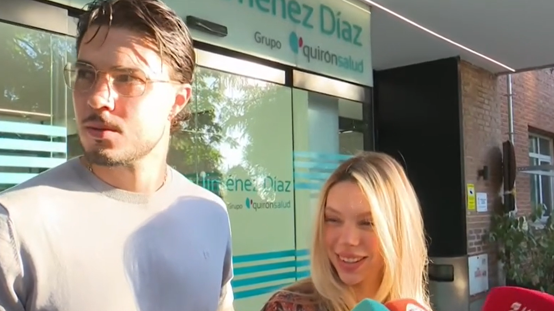 Alejandra Rubio y Carlo Costanzia, primeras palabras tras el nacimiento de su hija a las puertas del hospital: "Es un guiño a nuestras abuelas, a las dos"