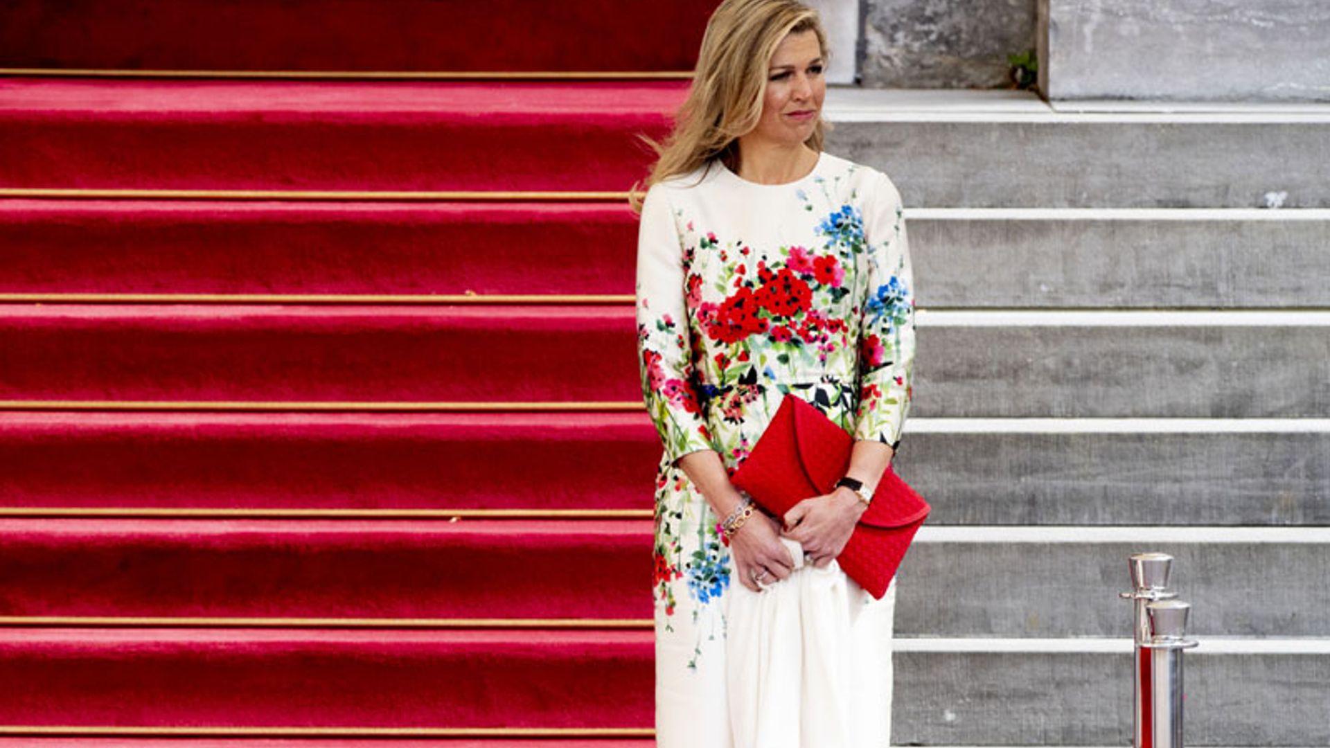 De Máxima de Holanda a Eva González: vuelve la tendencia de los zapatos bicolor