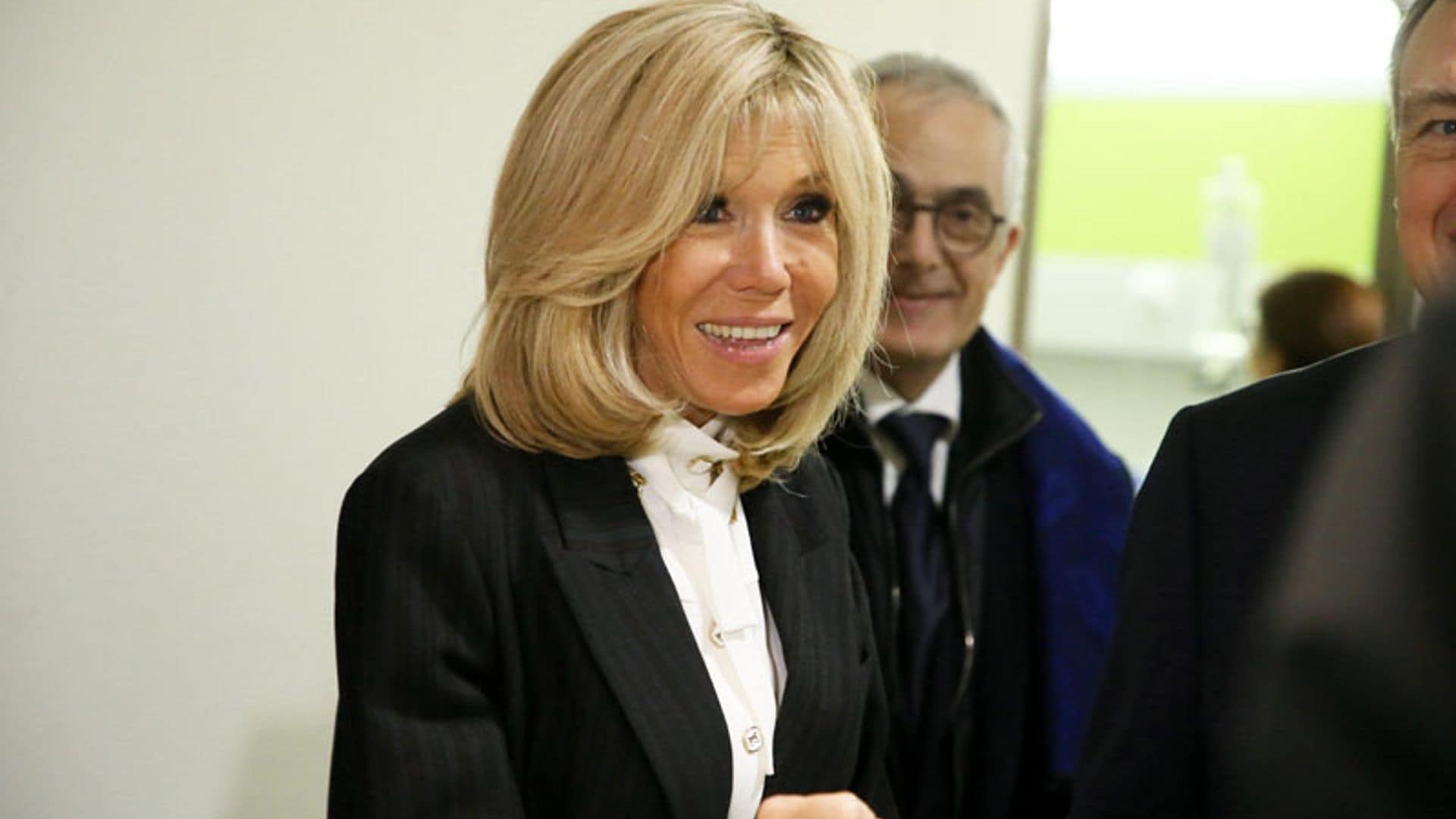El estreno anunciado de Brigitte Macron: un abrigo '2 en 1'