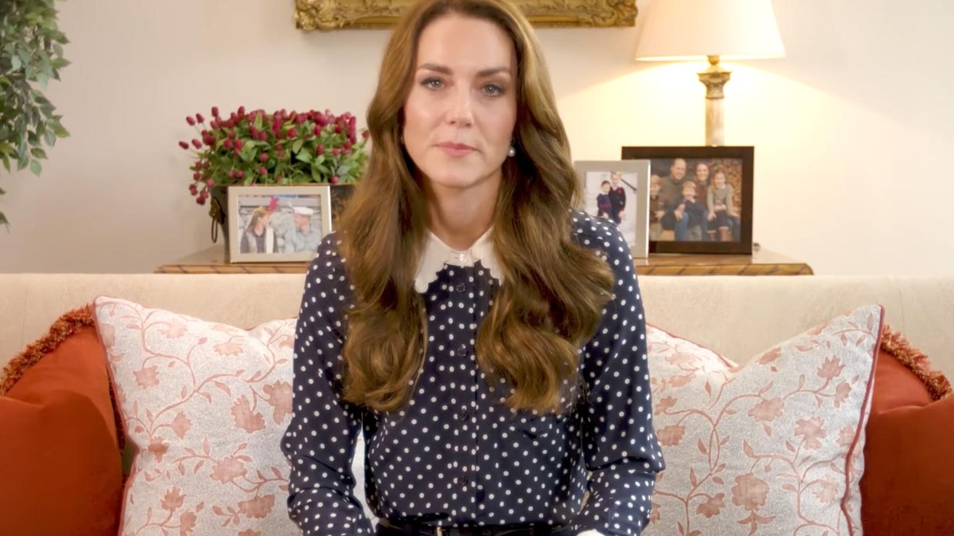 Kate Middleton reaparece con la blusa de lunares que batió récords