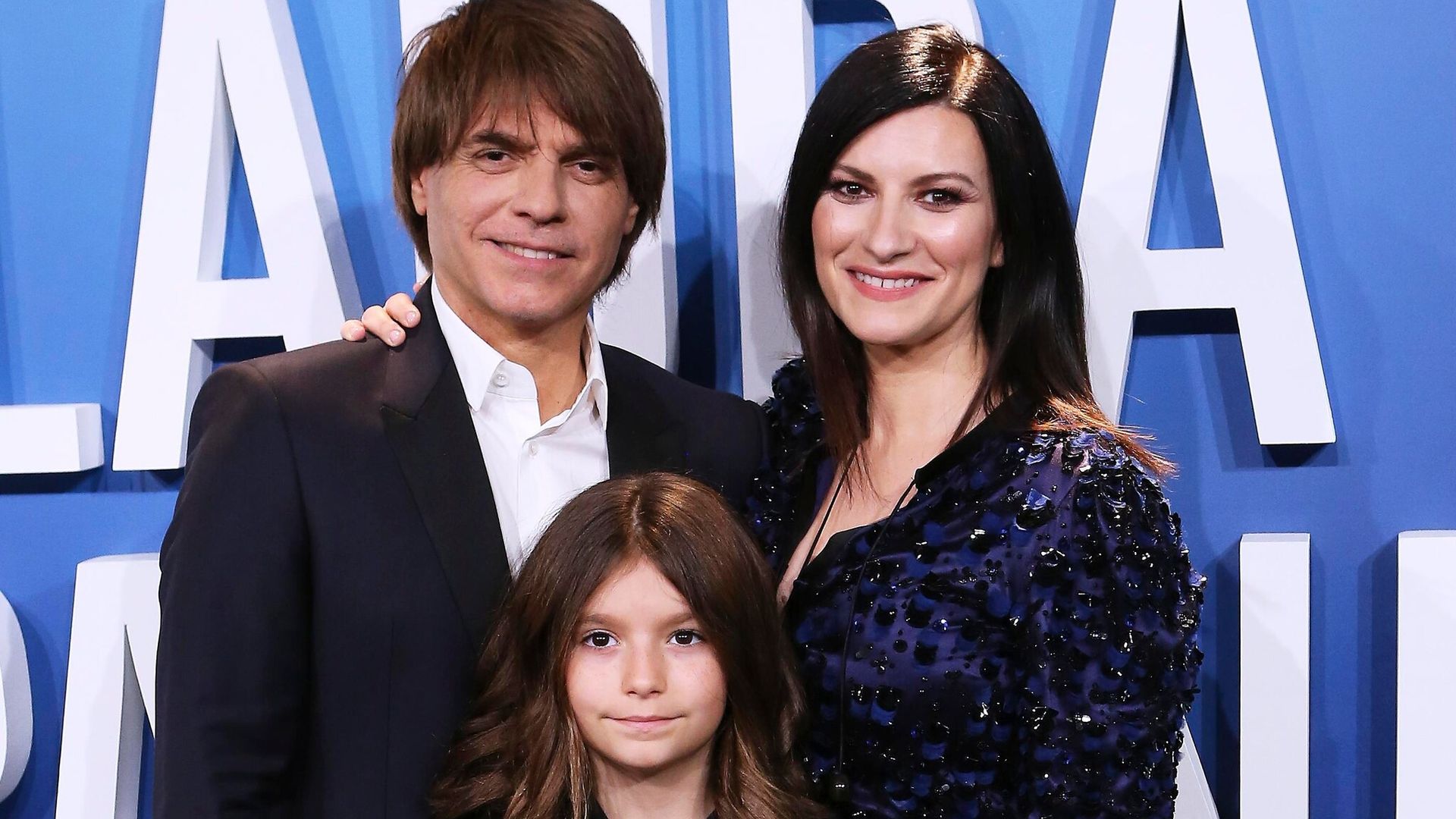 Laura Pausini nos cuenta la emocionante historia de su vida: de sus inicios a su deseada boda