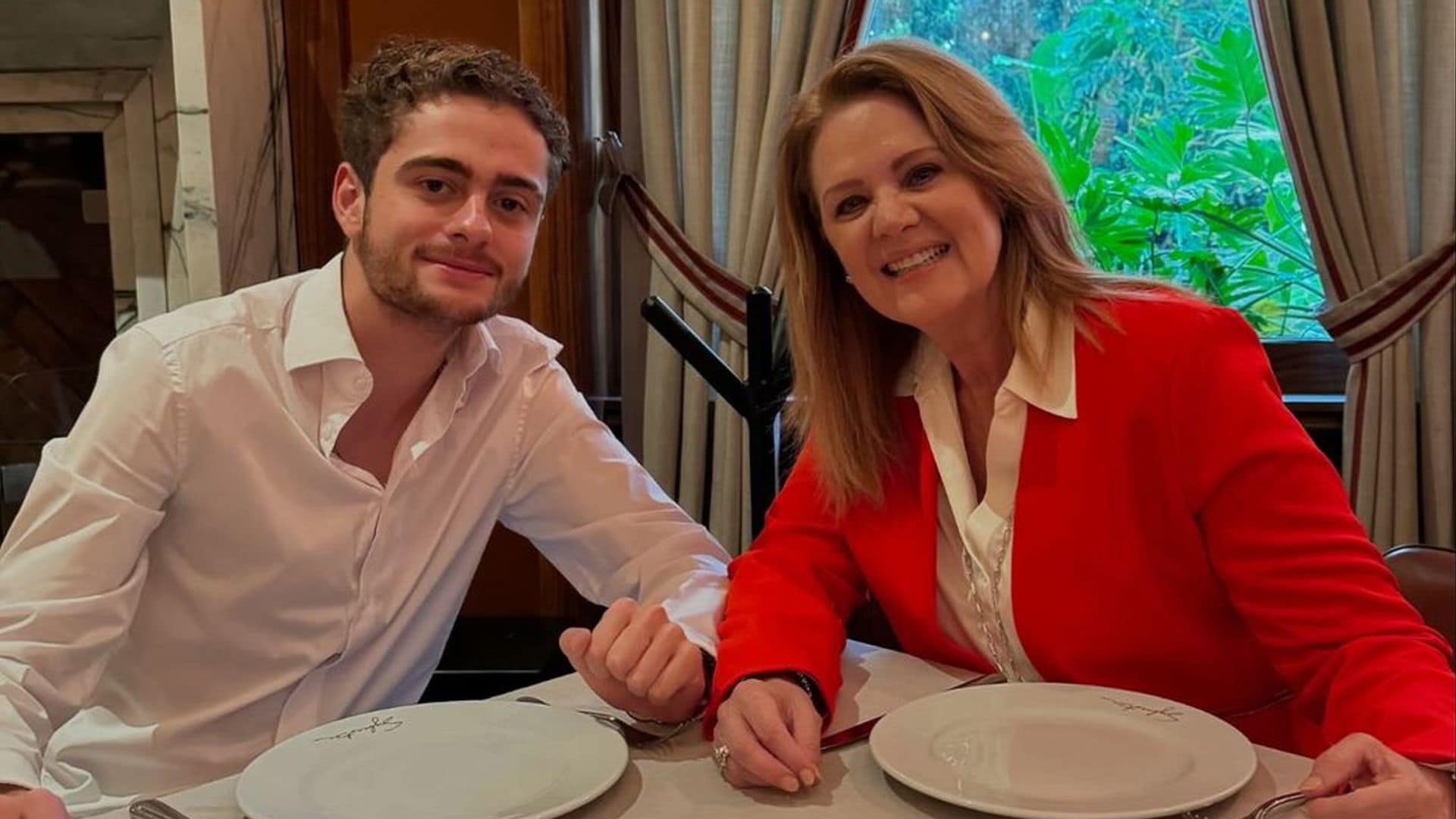 Erika Buenfil y su hijo Nicolás