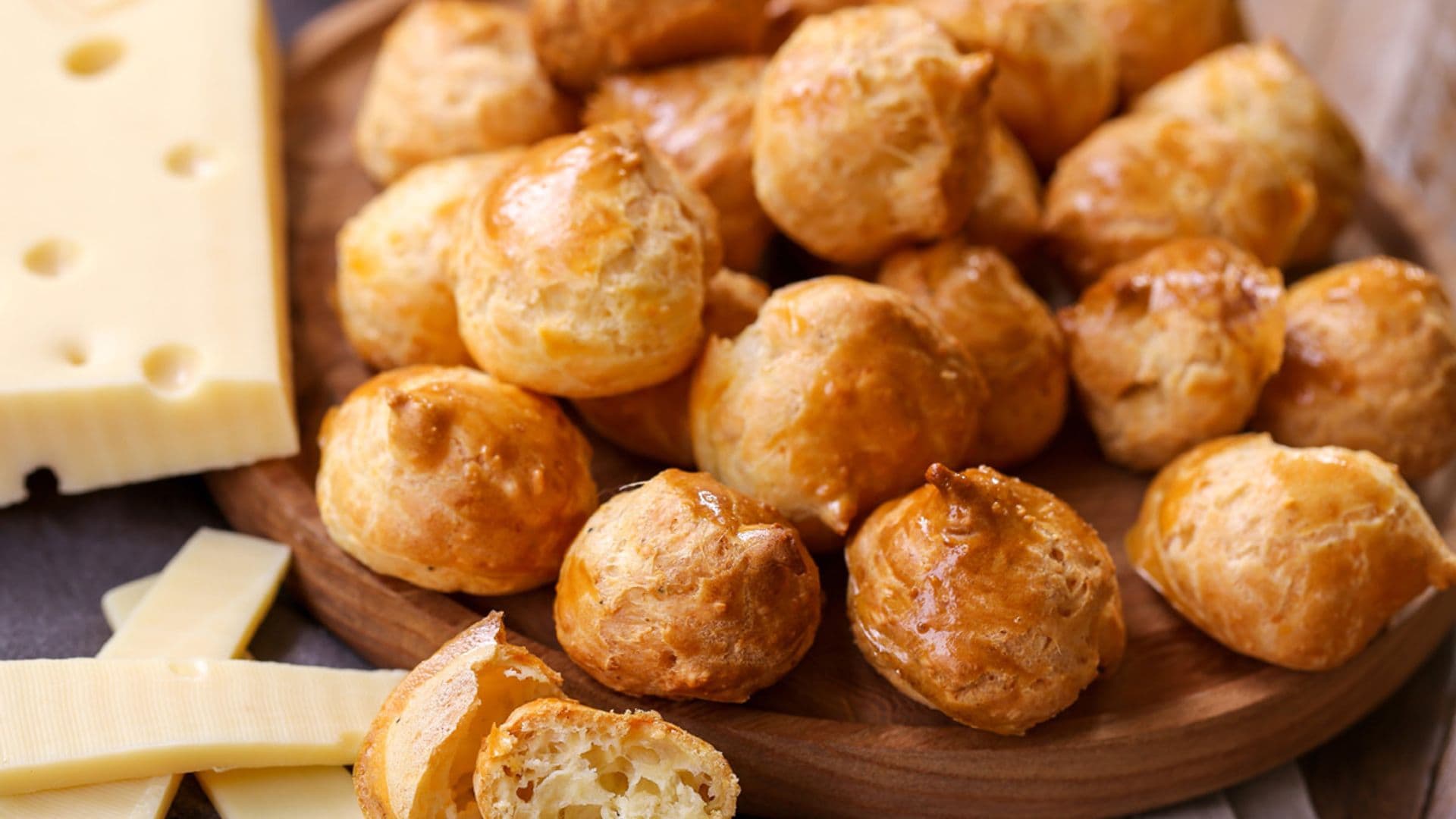 De queso, de salmón… ¿quién dijo que los buñuelos tenían que ser dulces?