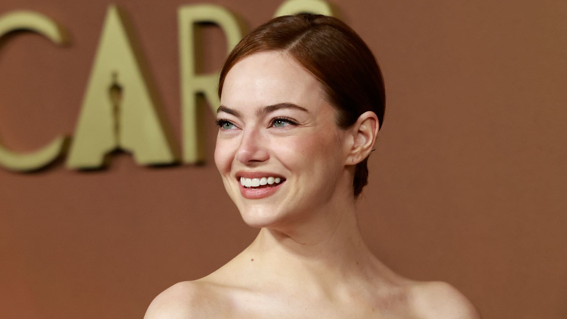 ¿Te resistes a los labios mate? Todo sobre la nueva tendencia coreana que ya siguen Emma Stone y Kaia Gerber