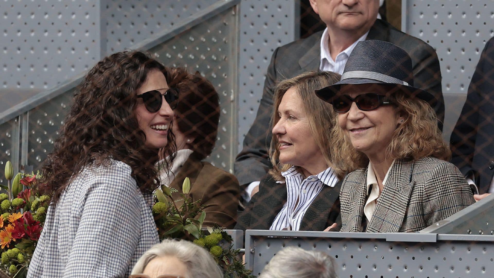 El cariñoso encuentro entre la familia de Rafa Nadal y la infanta Elena en el Madrid Mutua Open