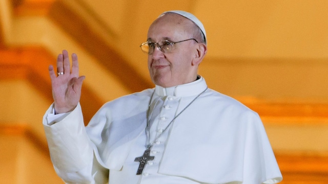 El papa Francisco en el balcón de San Pedro en el Vaticano