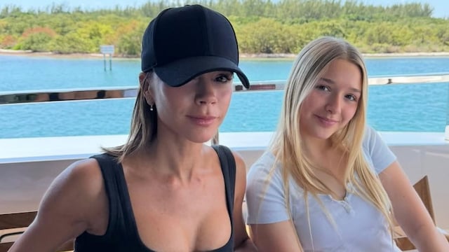 Victoria Beckham junto a su hija Harper en sus vacaciones de verano