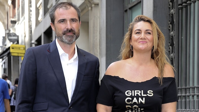 Plano medio de Carlota Corredera y Carlos de la Maza en un evento
