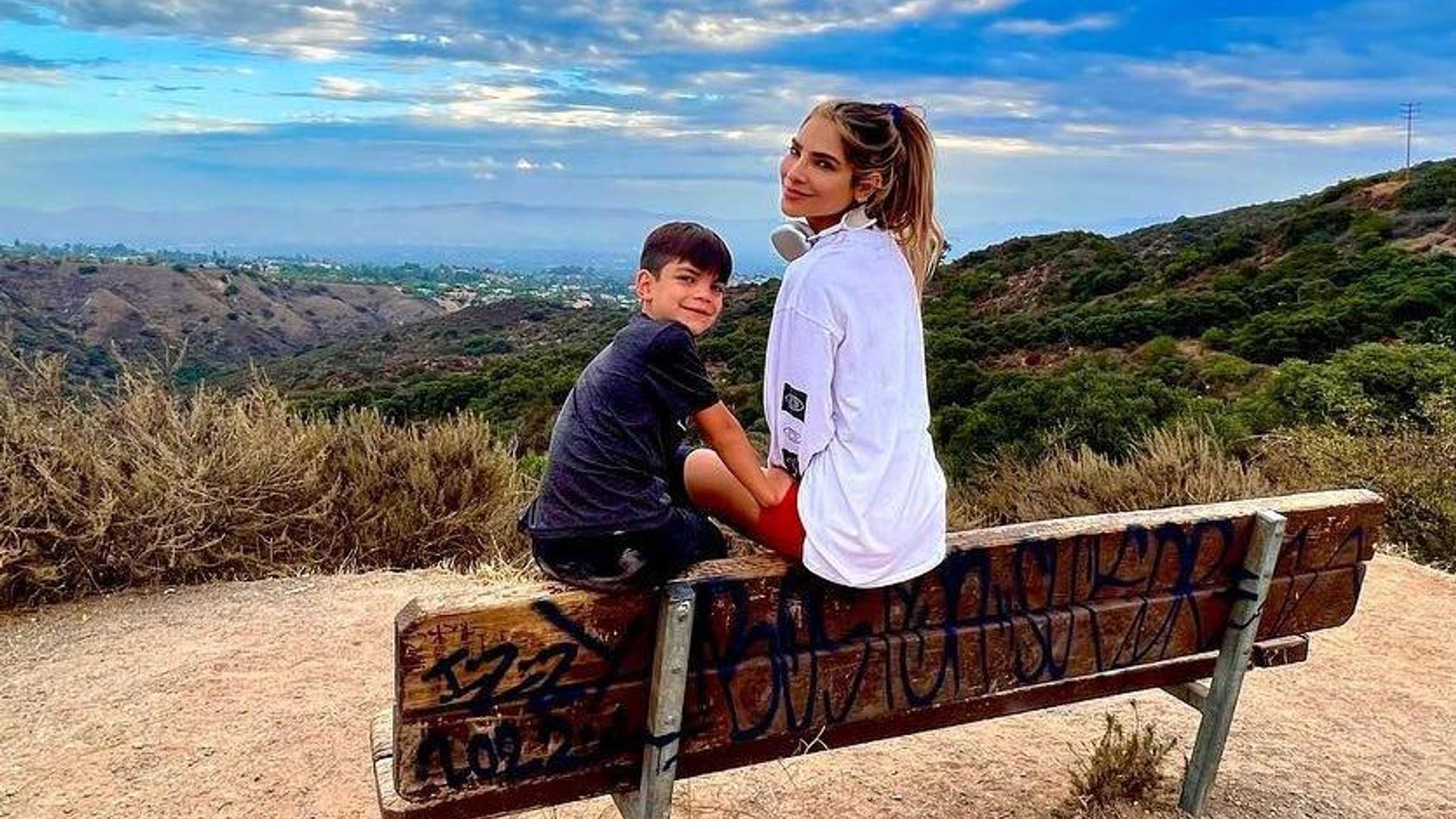 Alejandra Espinoza, molesta por la postura de la escuela de su hijo sobre el Halloween
