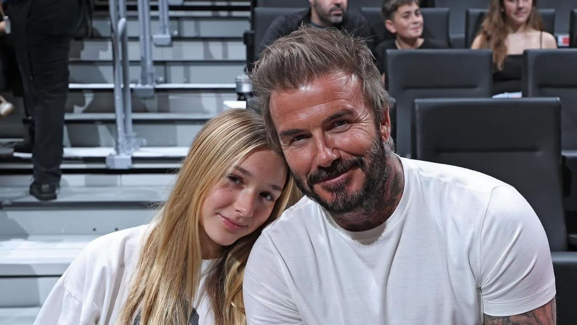 Harper Beckham vuelve a maquillar a David y eclipsa la crisis familiar