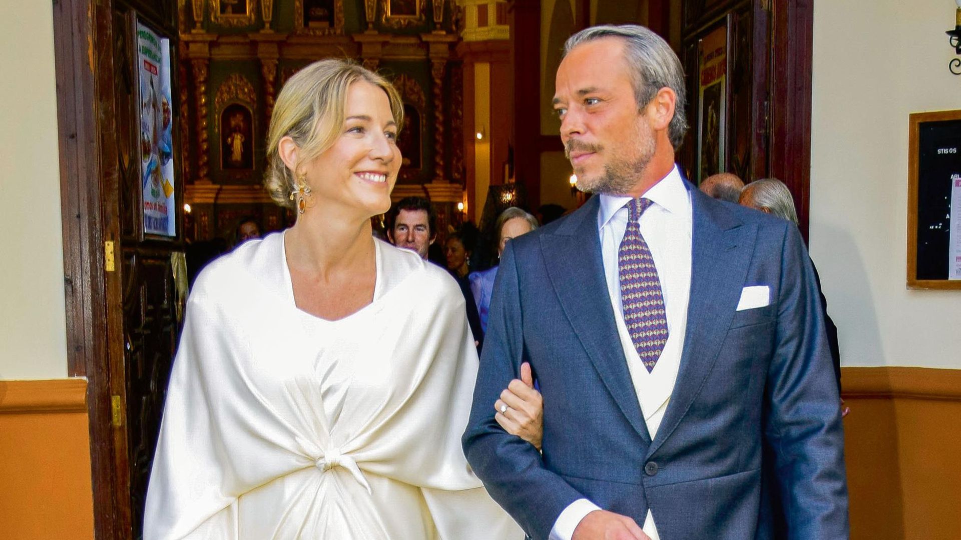 Todos los detalles del original look nupcial de Lola Martínez Benjumea