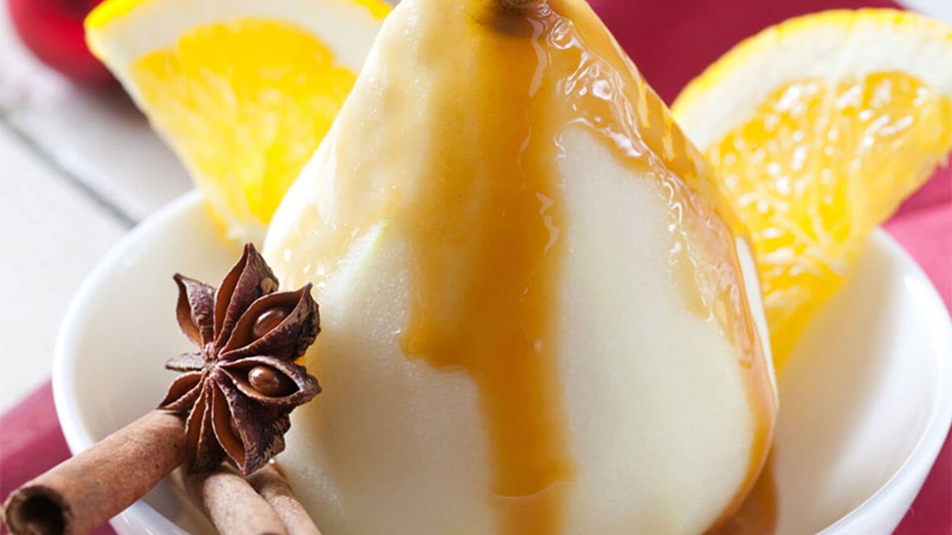 Peras en almíbar de anís y canela con dulce de leche