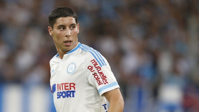 Abdelaziz Barrada durante un partido de fútbol del Olympique de Marseille contra del Troyes ESTAC
