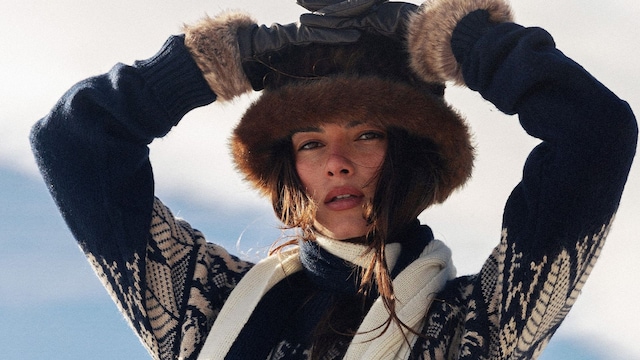Look de invierno con gorro y jersey de alpaca de la marca The Villa Concept