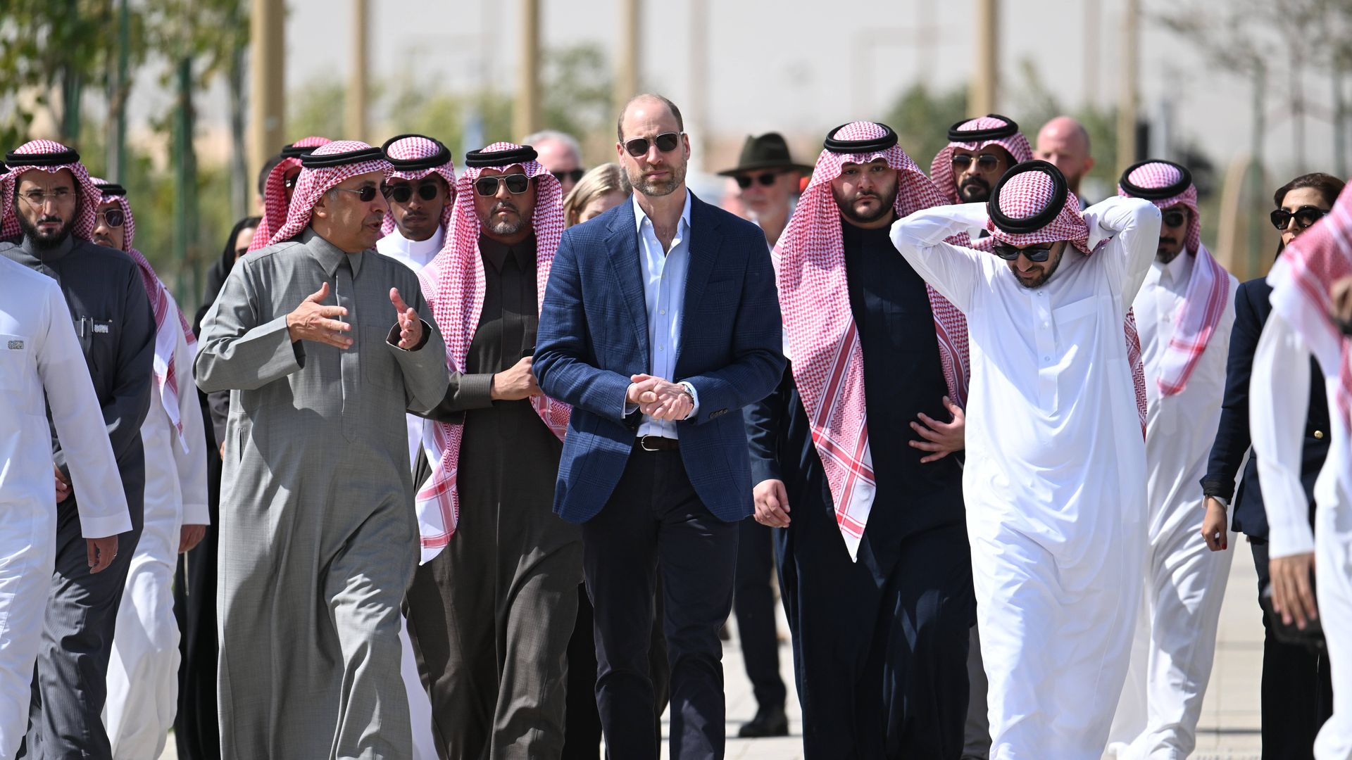 El príncipe Guillermo visita el proyecto sostenible de Arabia Saudi