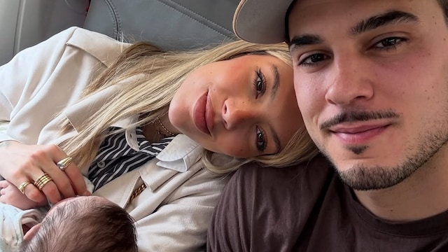 Alejandra Rubio y Carlo Costanzia con su hijo