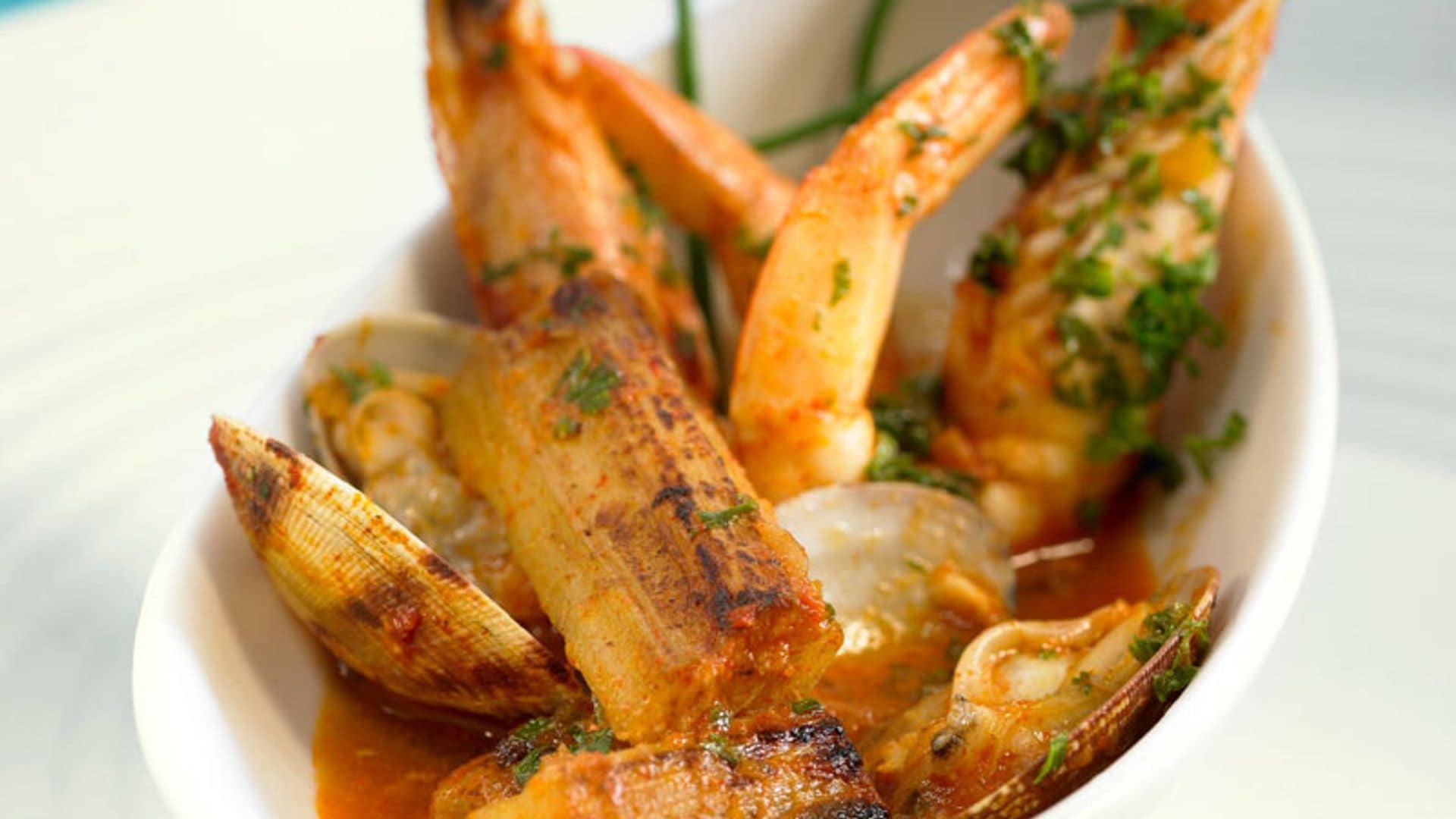Cardo con almejas y gambas